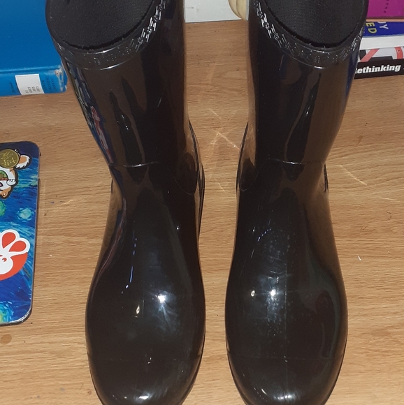 sheepskin lined rain boots